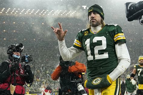 Aaron Rodgers says his goal is to return to the field this season